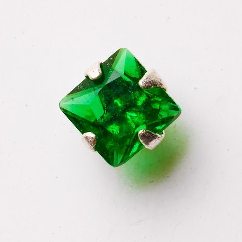 Brinco verde tamanho M, zircônia quadrada
